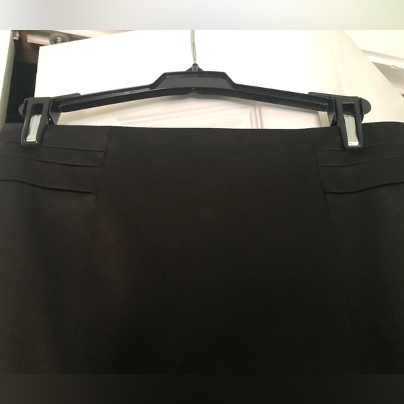 Like new sz 6 WHBM pencil skirt with slit, side zipper. Smooth, shiny w/lining - Picture 2 of 7